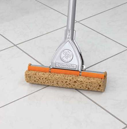 Découvrez les meilleures serpillères de 2023 pour un nettoyage optimal de vos sols ! Nous avons sélectionné les modèles les plus performants qui garantissent une grande efficacité de nettoyage sans laisser de traces ni de résidus. Que vous cherchiez une serpillère microfibre, une serpillère à franges ou une serpillère à vapeur, notre article vous donne toutes les clés pour choisir la serpillère idéale pour votre utilisation quotidienne. Profitez d'un nettoyage facile et rapide grâce à notre sélection des meilleures serpillères pour 2023 !